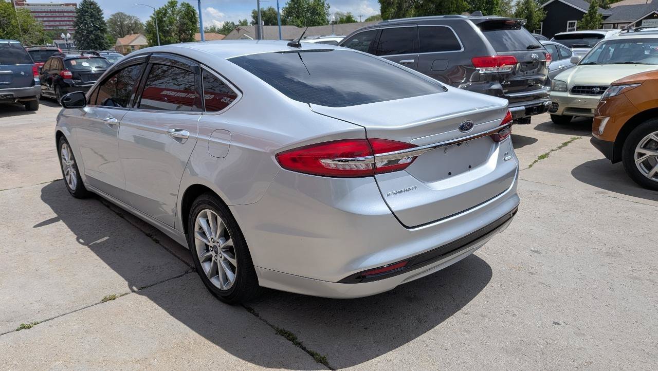 Used 2017 Ford Fusion SE FWD image 7