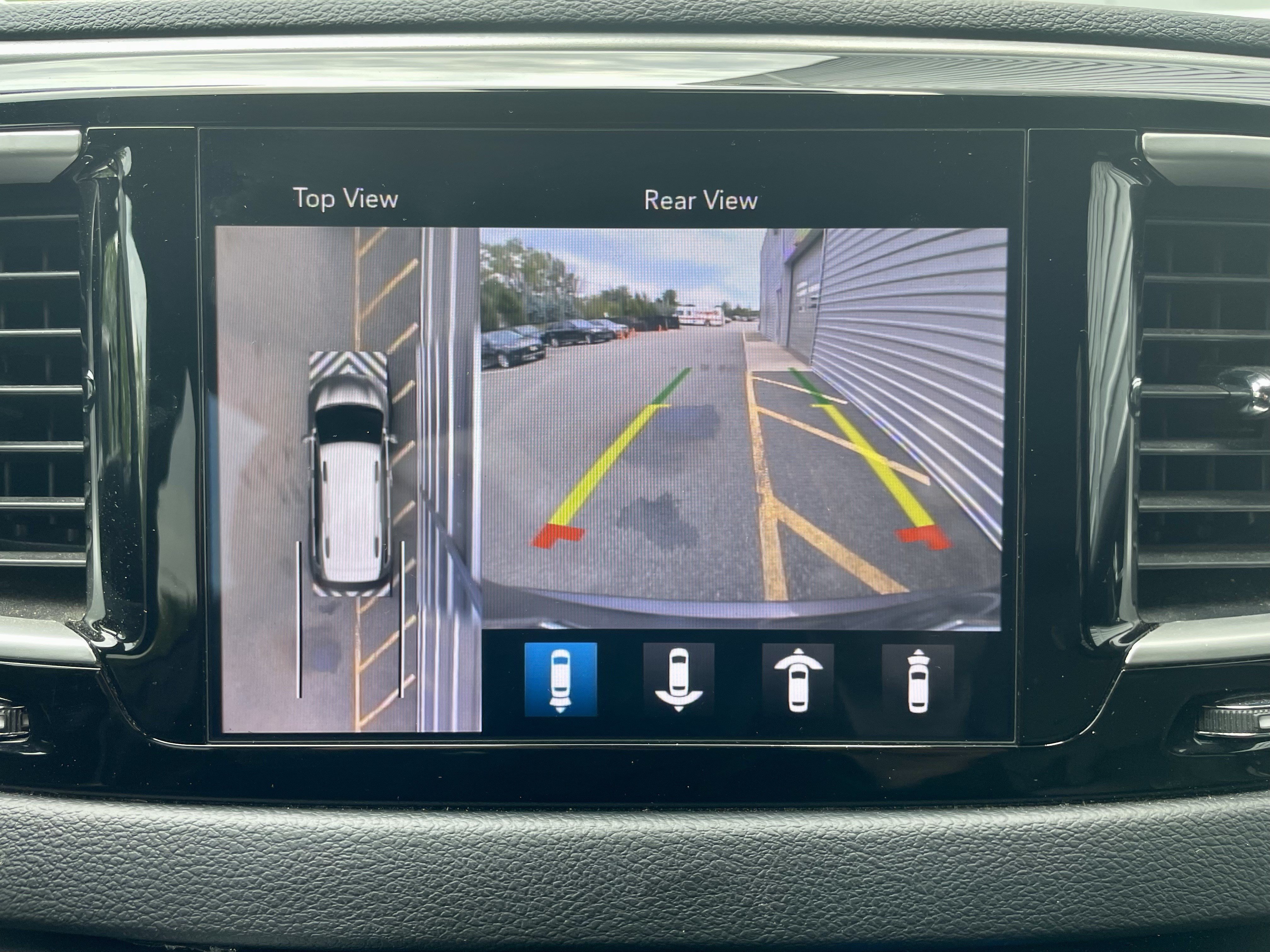 Used 2020 Chrysler Pacifica Touring-L w/ Advanced Safetytec Group AWD/4WD image 27