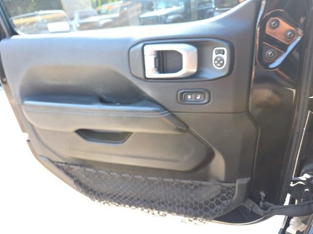 Used 2020 Jeep Wrangler Unlimited Sahara AWD/4WD image 18