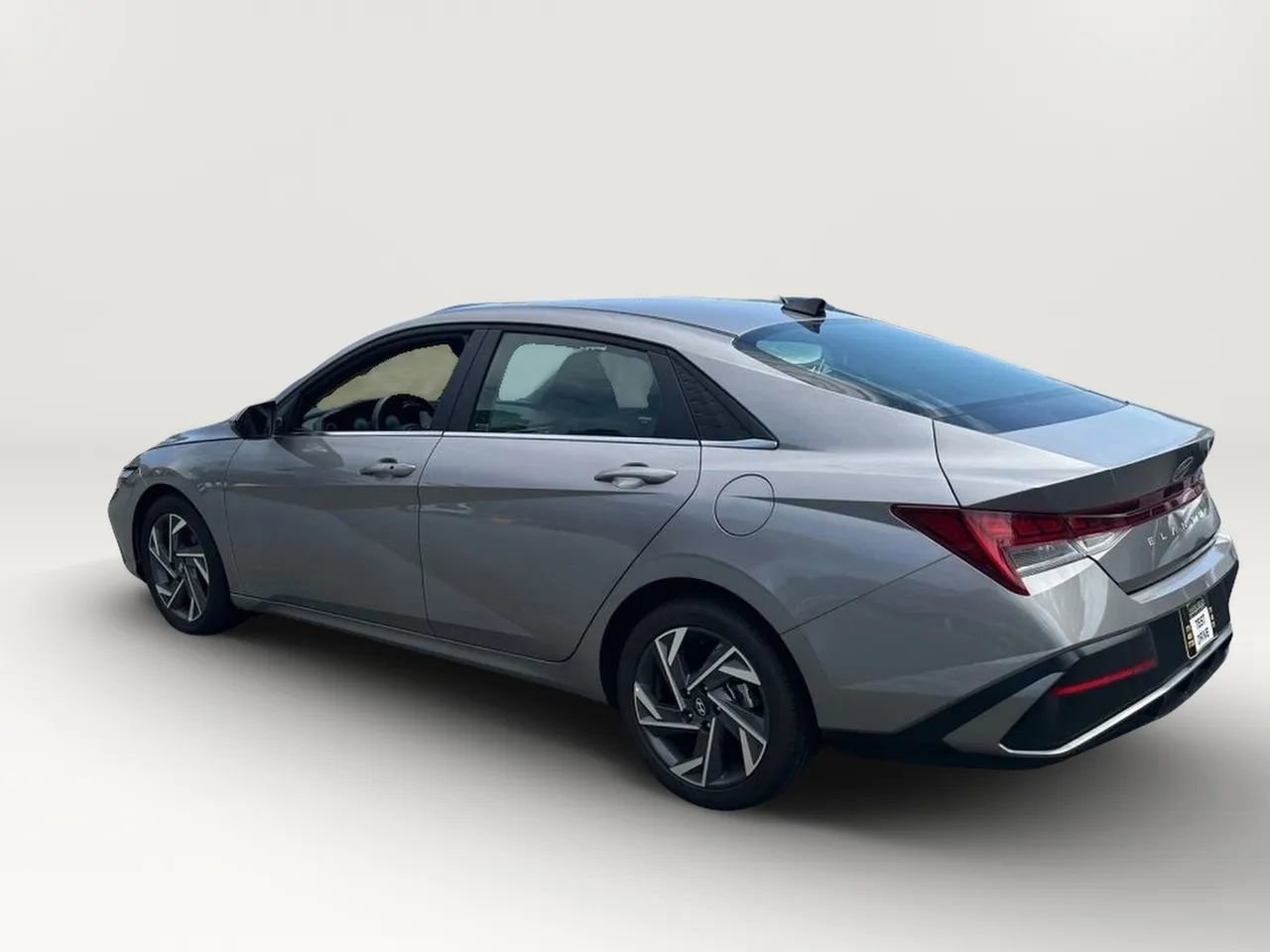 Used 2025 Hyundai Elantra SEL image 4