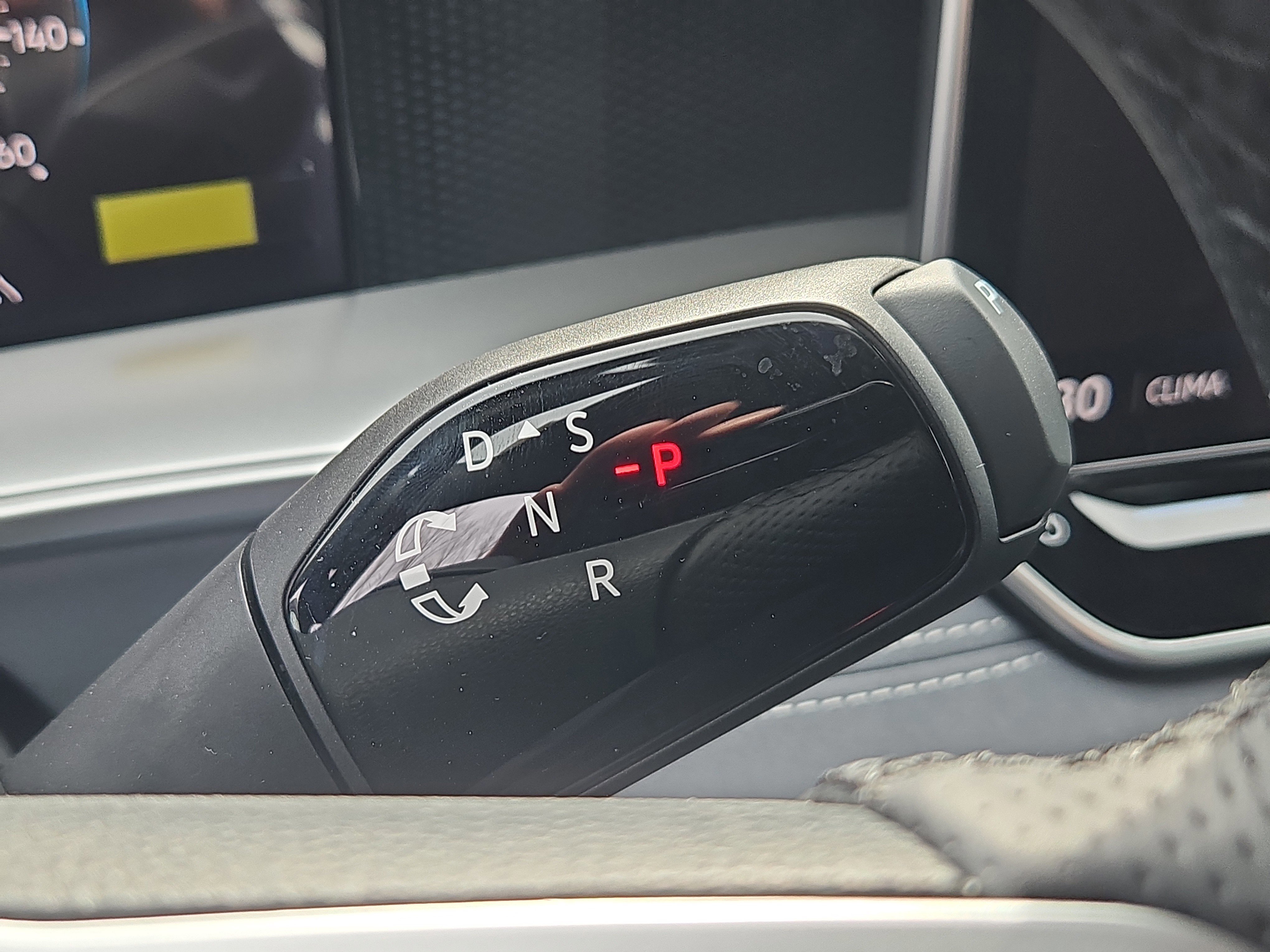 New 2026 Volkswagen Tiguan SE R-Line image 15