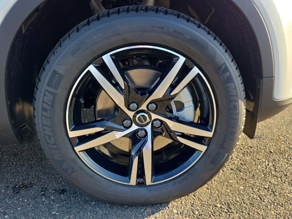 New 2026 Volvo XC40 B5 Core w/ Climate Package AWD/4WD image 10