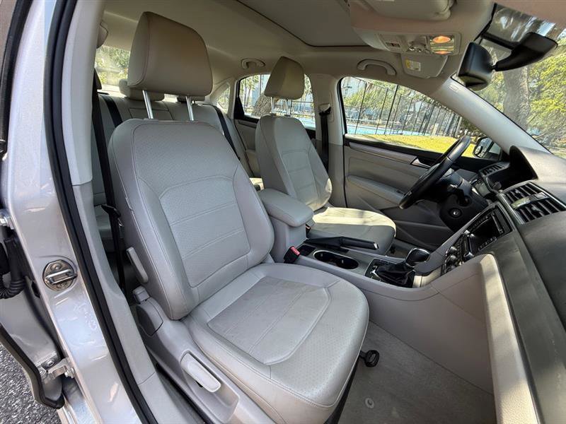 Used 2014 Volkswagen Passat 2.5 SE FWD image 21