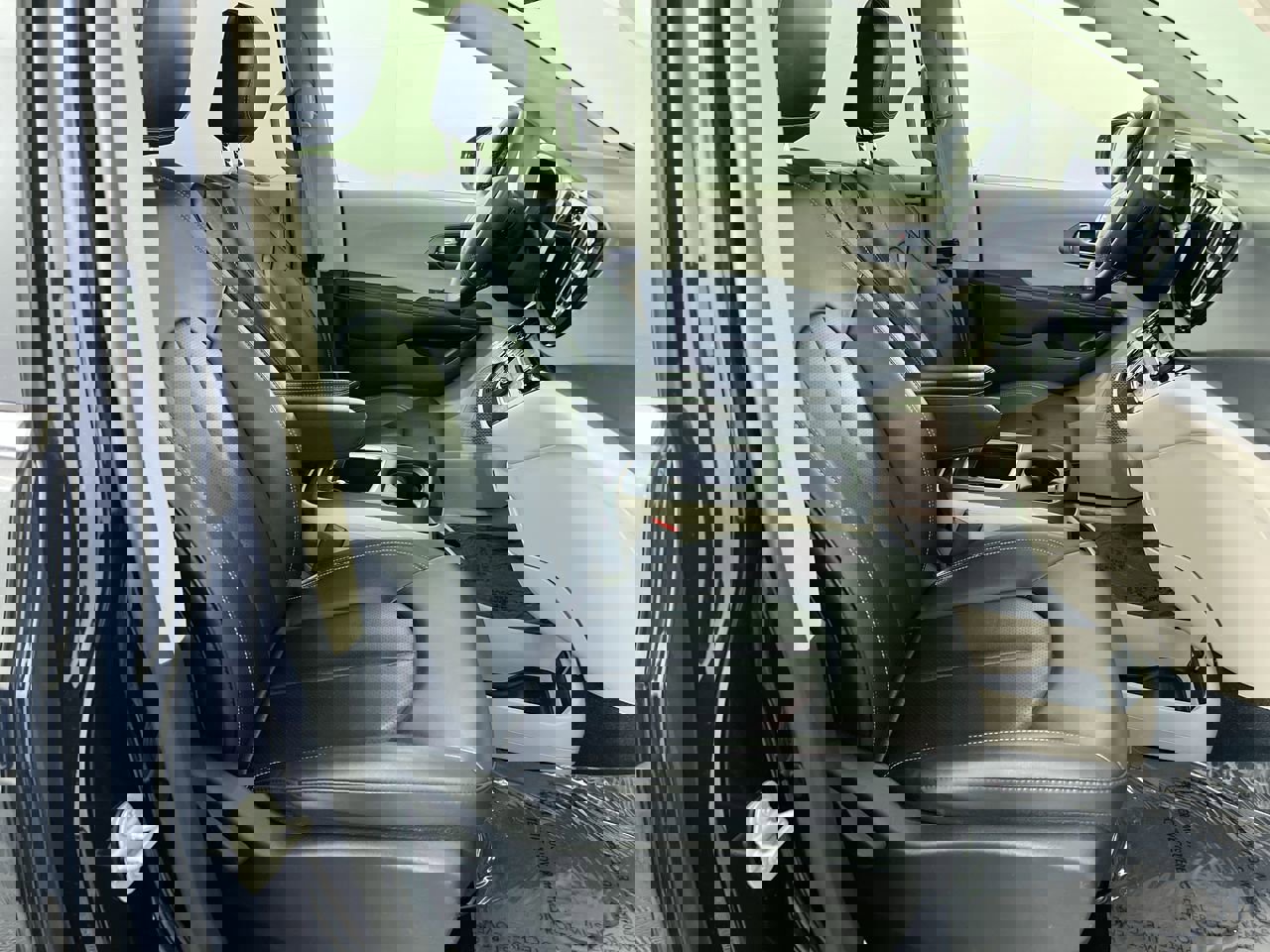 Used 2024 Chrysler Pacifica Touring-L image 29