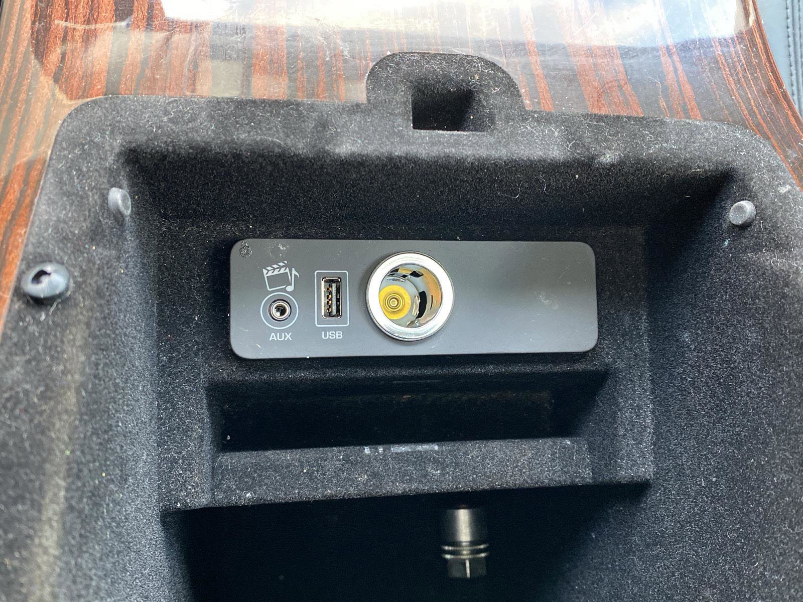 Used 2014 Land Rover Range Rover HSE image 32