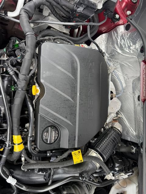 Certified 2025 Chevrolet Trax LT FWD image 30
