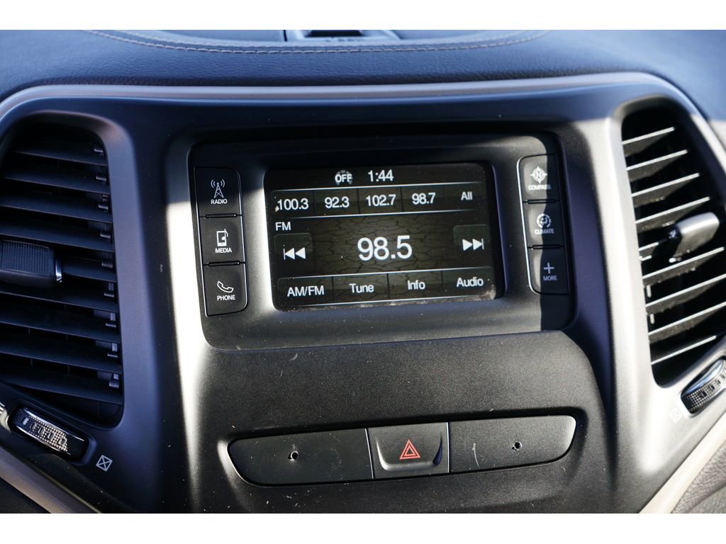 Used 2017 Jeep Cherokee Latitude image 22