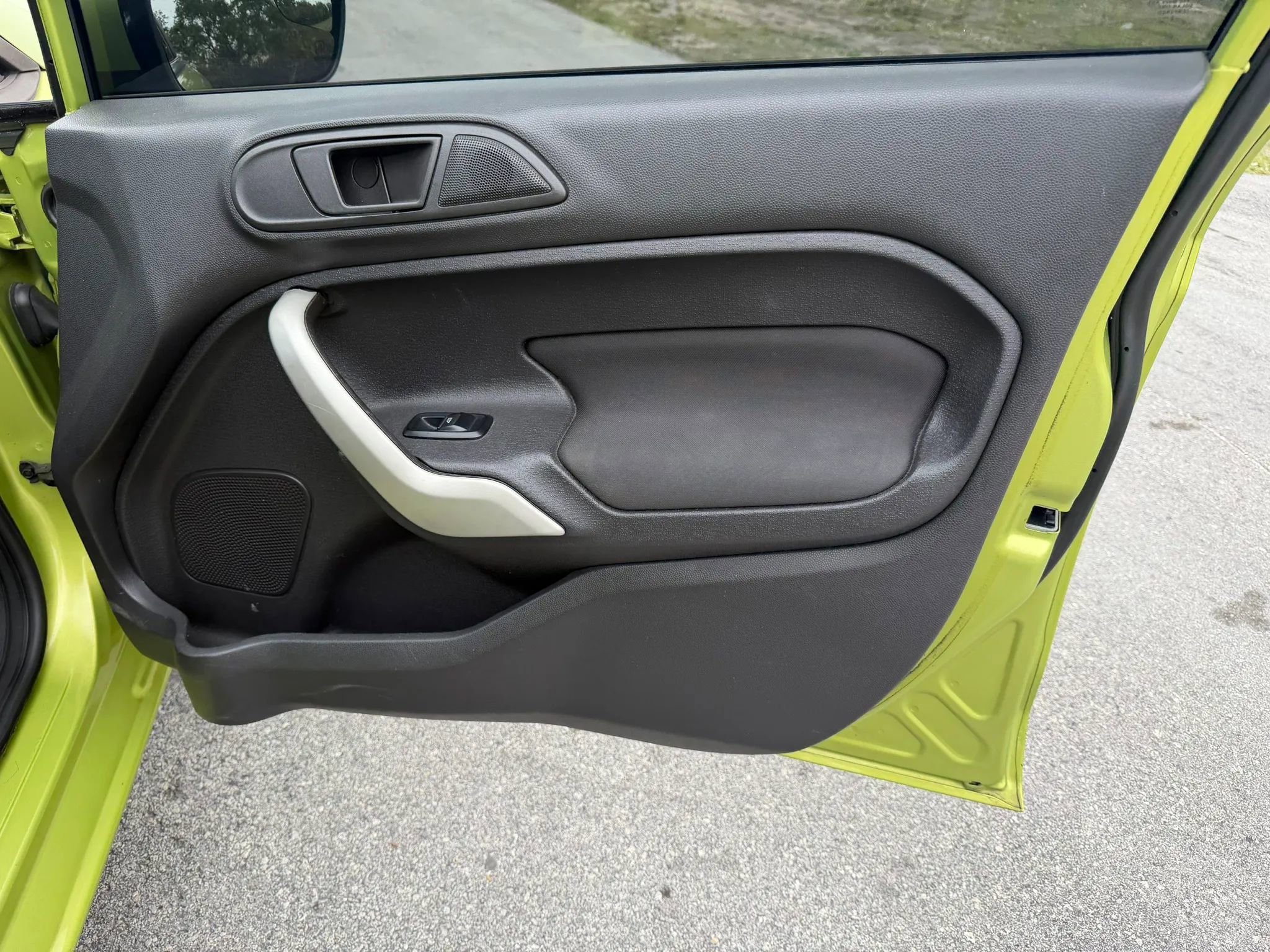 Used 2013 Ford Fiesta SE image 31