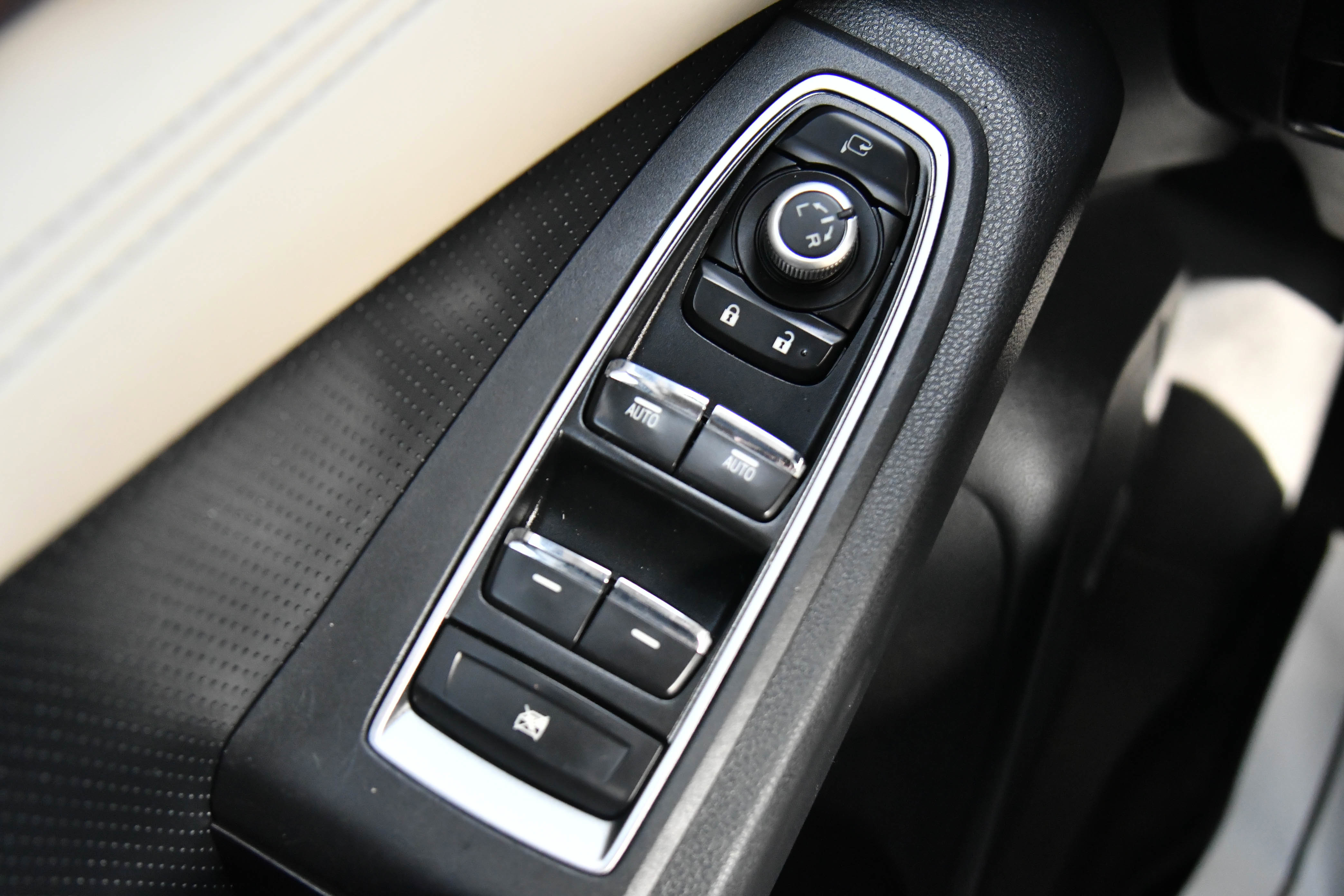 Used 2022 Subaru Ascent Touring image 35