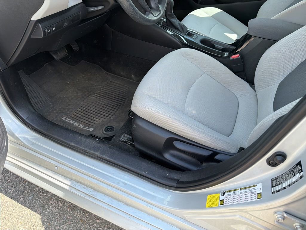 Used 2021 Toyota Corolla LE image 29