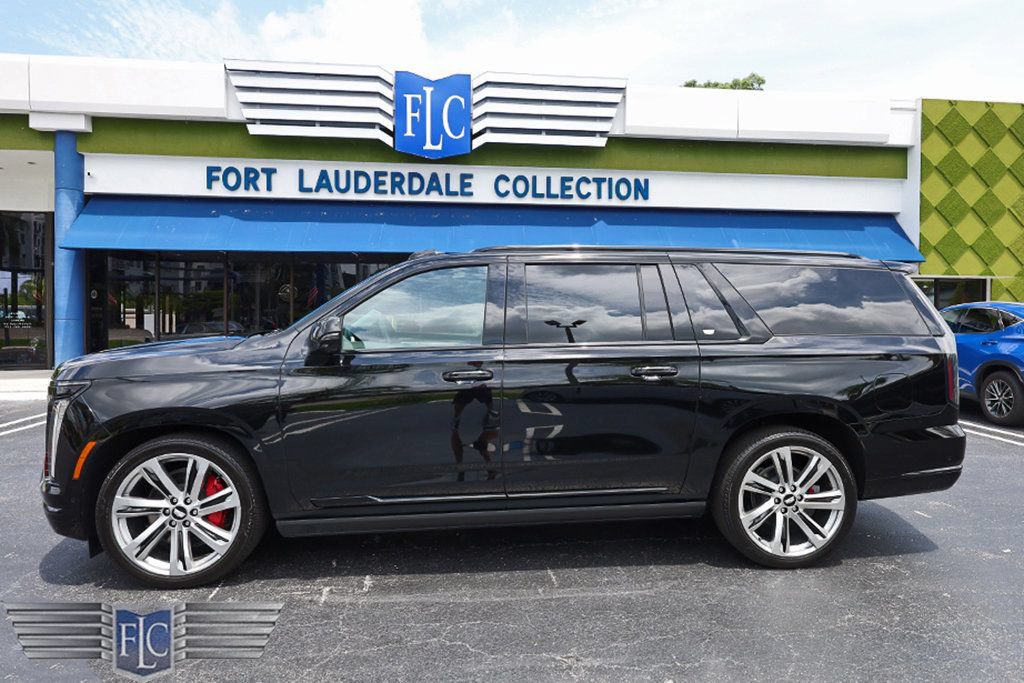 Used 2026 Cadillac Escalade ESV Platinum Sport AWD/4WD image 3