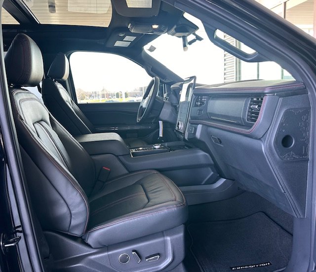 Used 2024 Ford Expedition Limited image 9