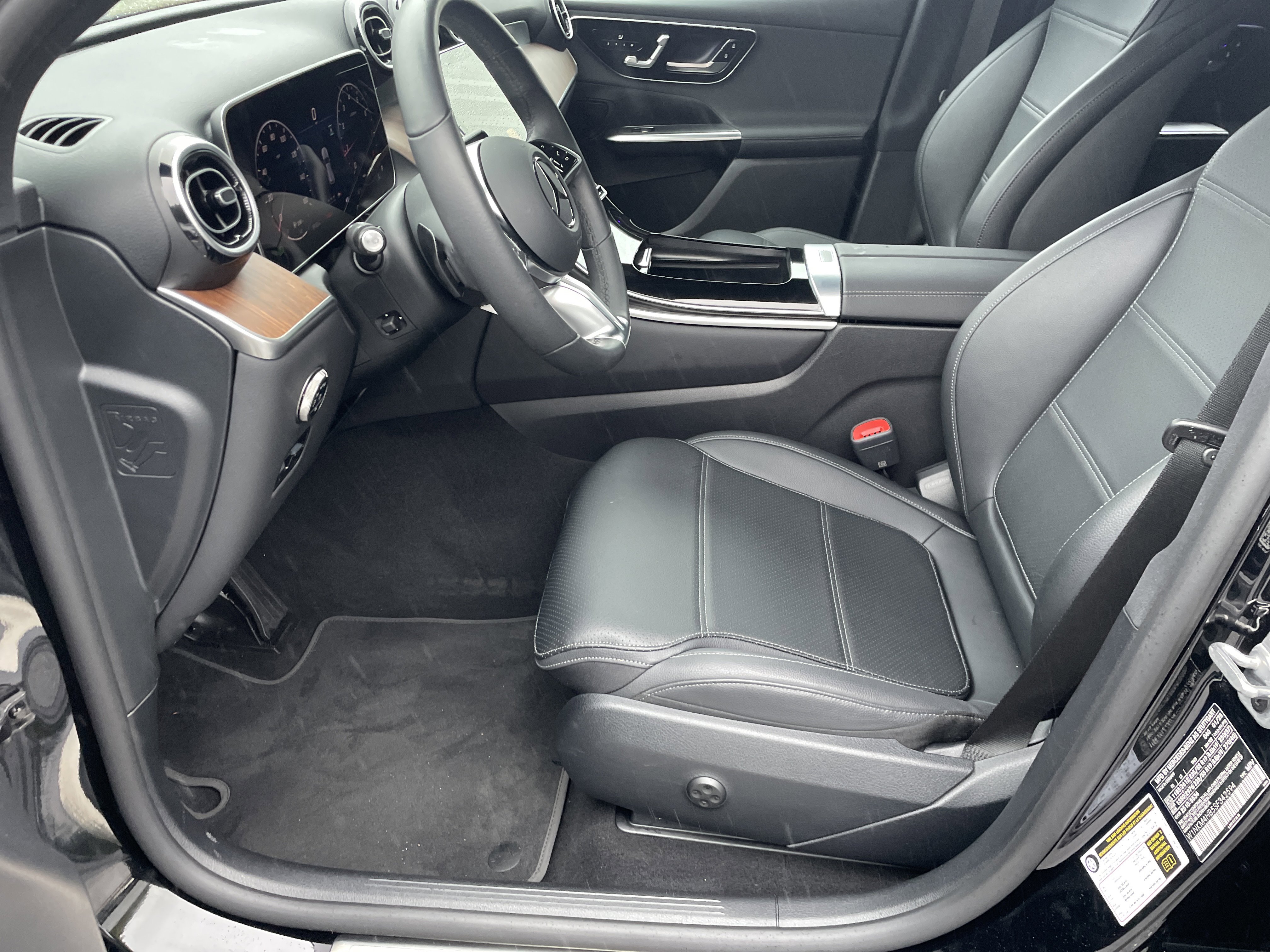 Certified 2025 Mercedes-Benz GLC 300 4MATIC image 21