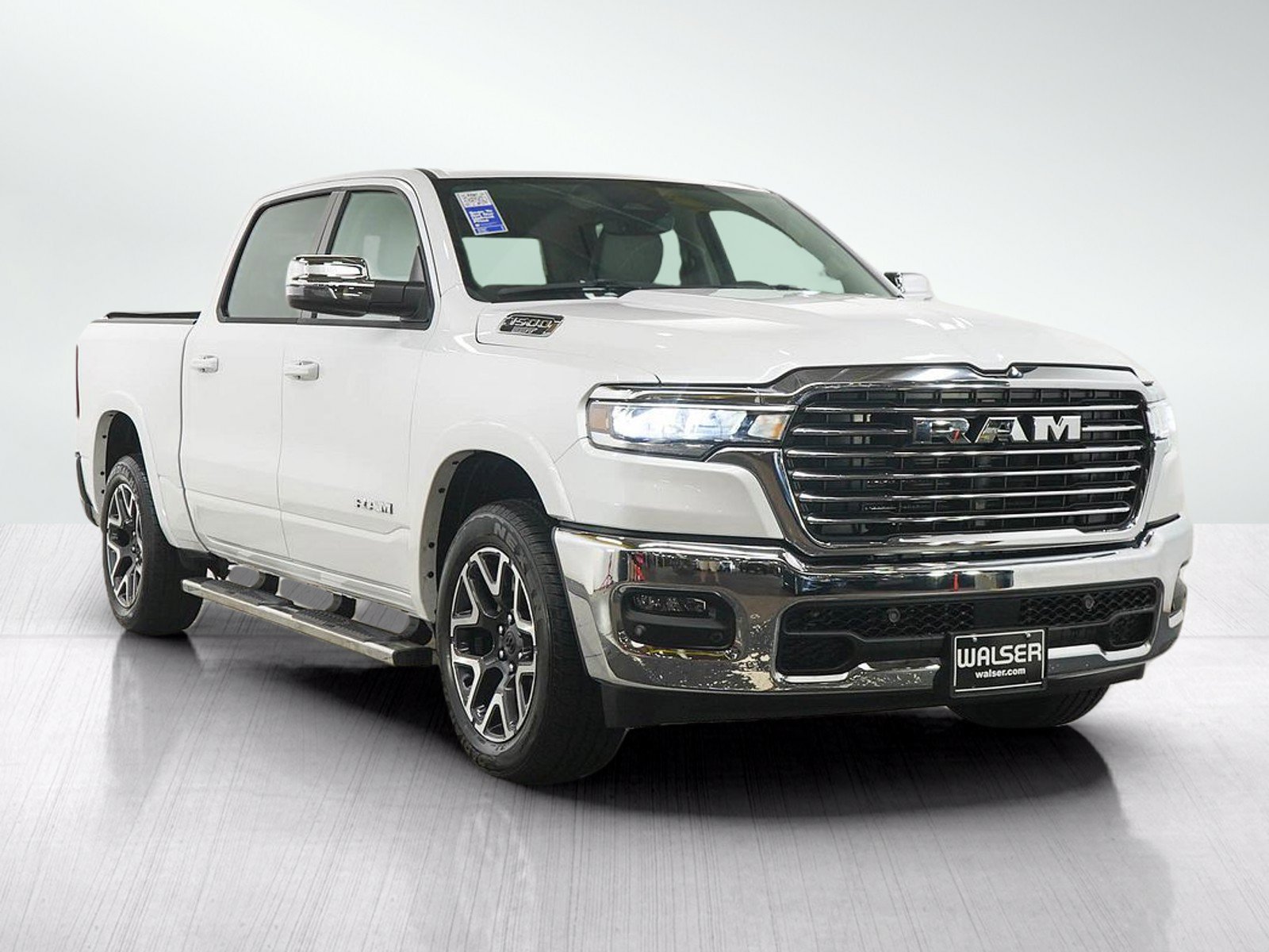 Used 2025 RAM 1500 Laramie AWD/4WD image 7
