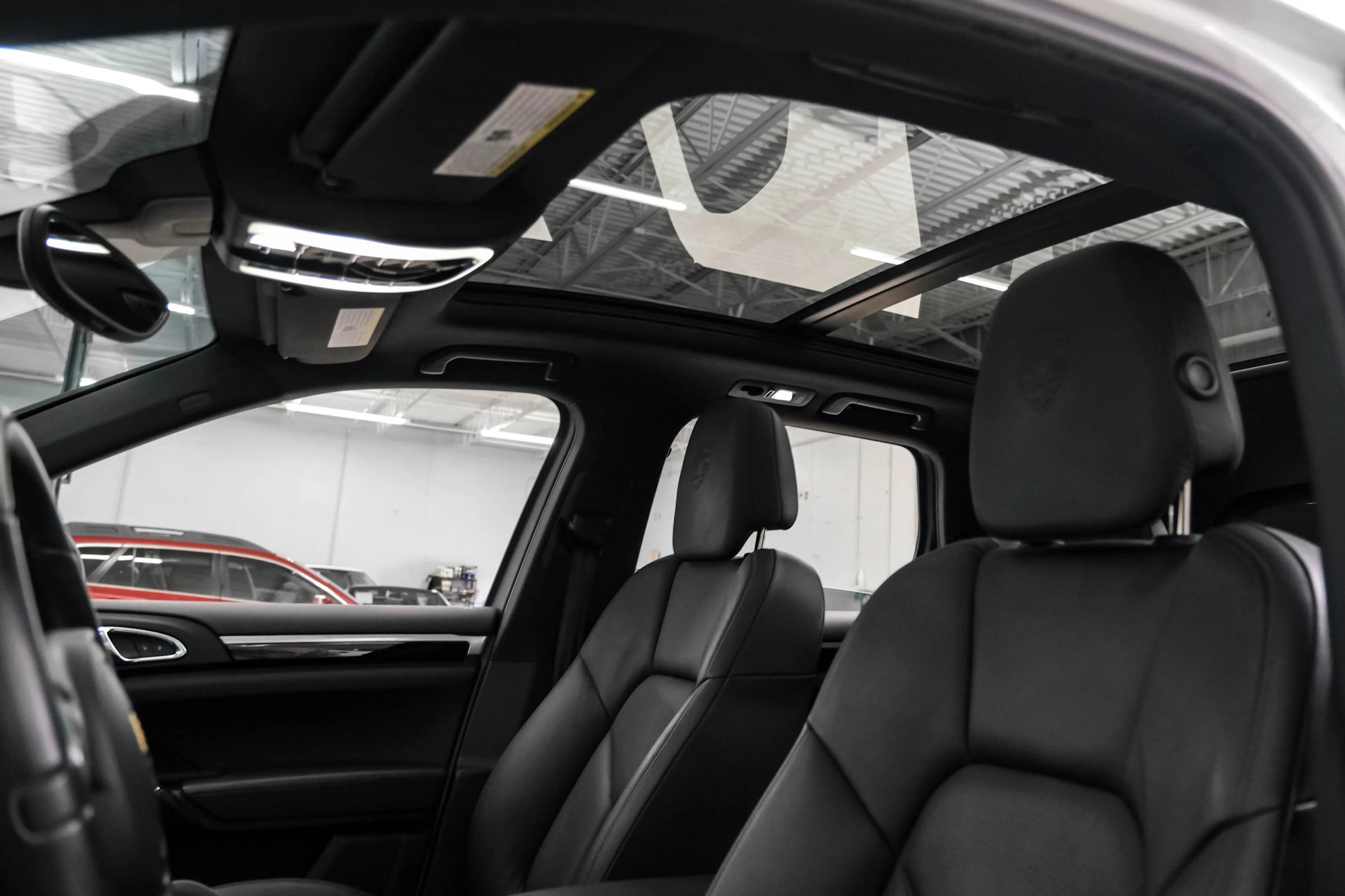 Used 2014 Porsche Cayenne Platinum Edition AWD/4WD image 4