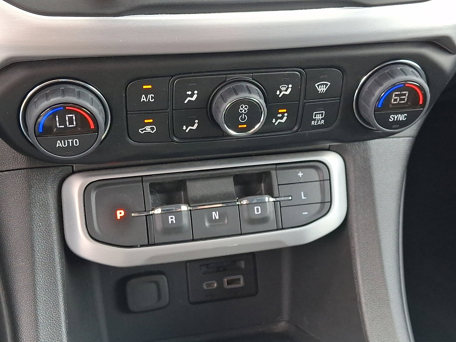 Certified 2023 GMC Acadia SLE w/ Driver Convenience Package image 18