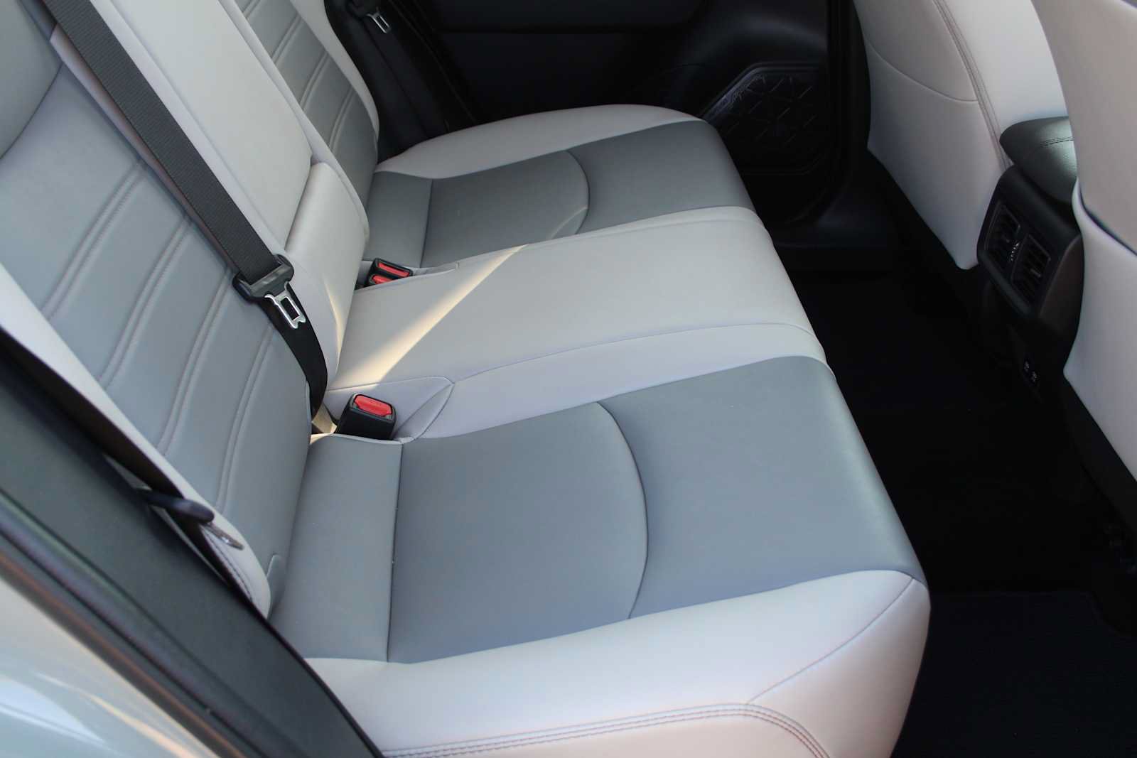 Used 2021 Toyota RAV4 XLE Premium FWD image 21