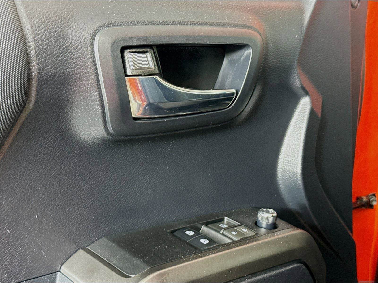 Used 2018 Toyota Tacoma TRD Sport image 19