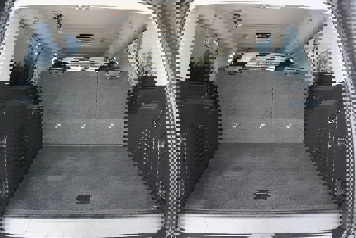 Used 2016 Chevrolet Suburban LTZ image 14