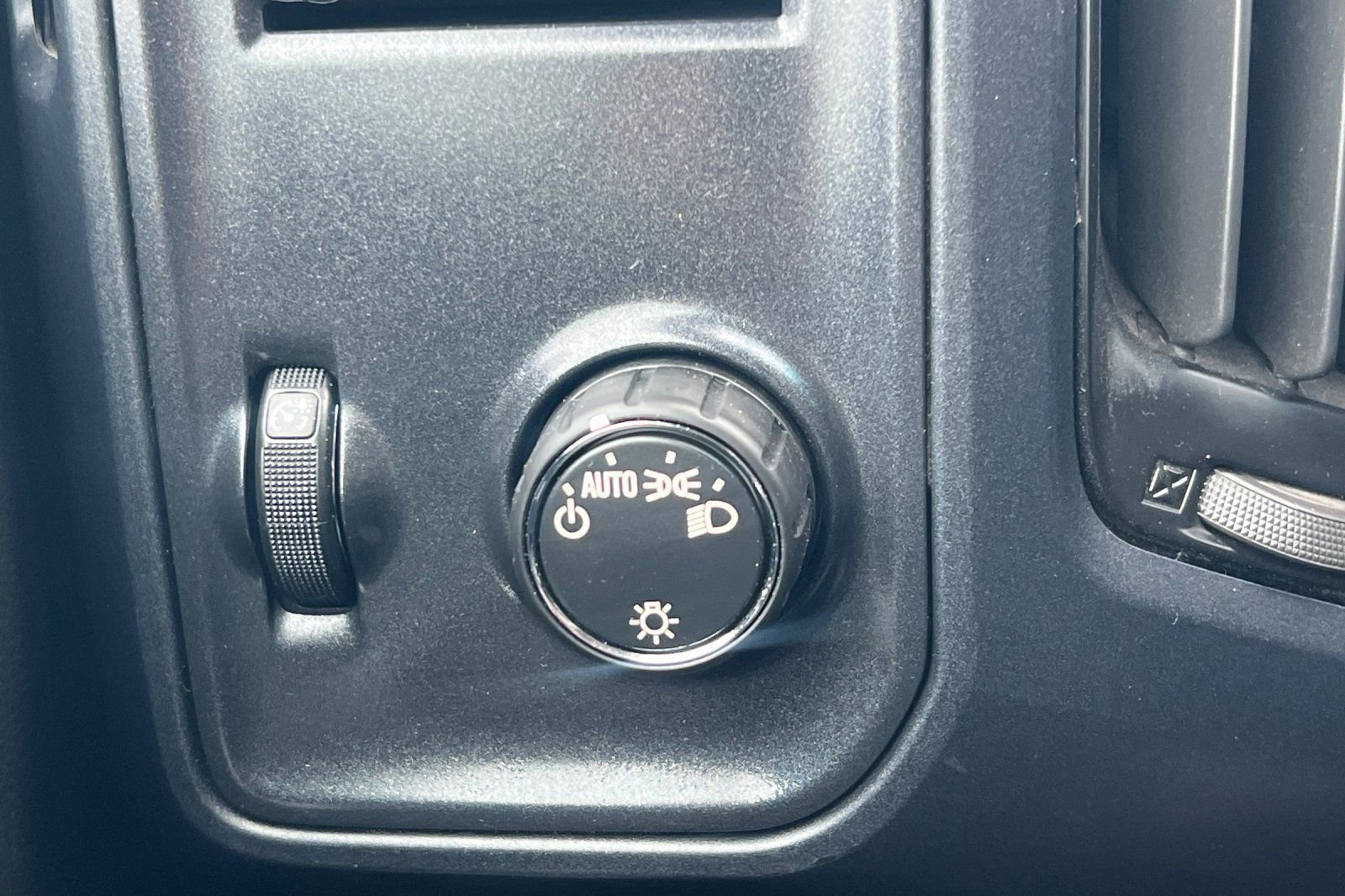 Used 2015 Chevrolet Silverado 3500 W/T image 25