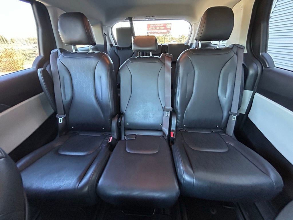 Used 2024 Kia Carnival LX image 13