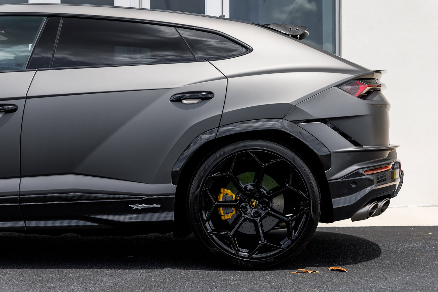 Used 2024 Lamborghini Urus Performante AWD/4WD image 5