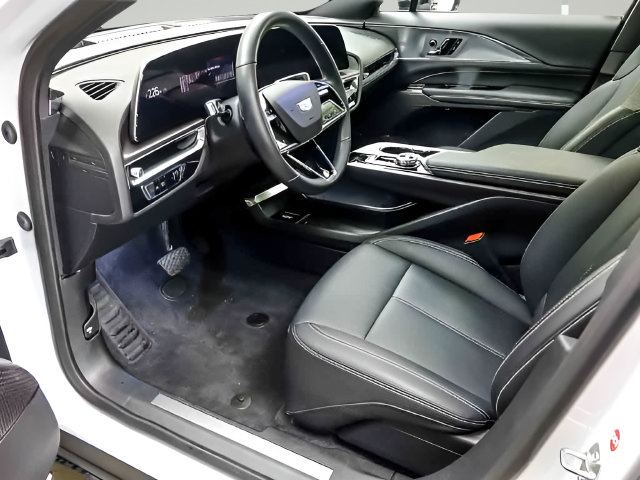 Used 2024 Cadillac Lyriq Tech AWD/4WD image 10