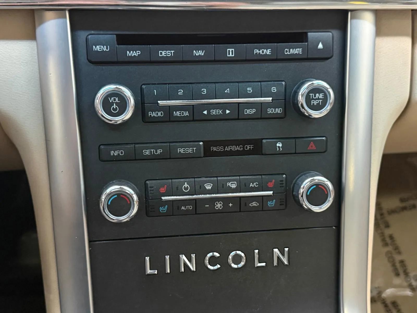 Used 2010 Lincoln MKS image 33