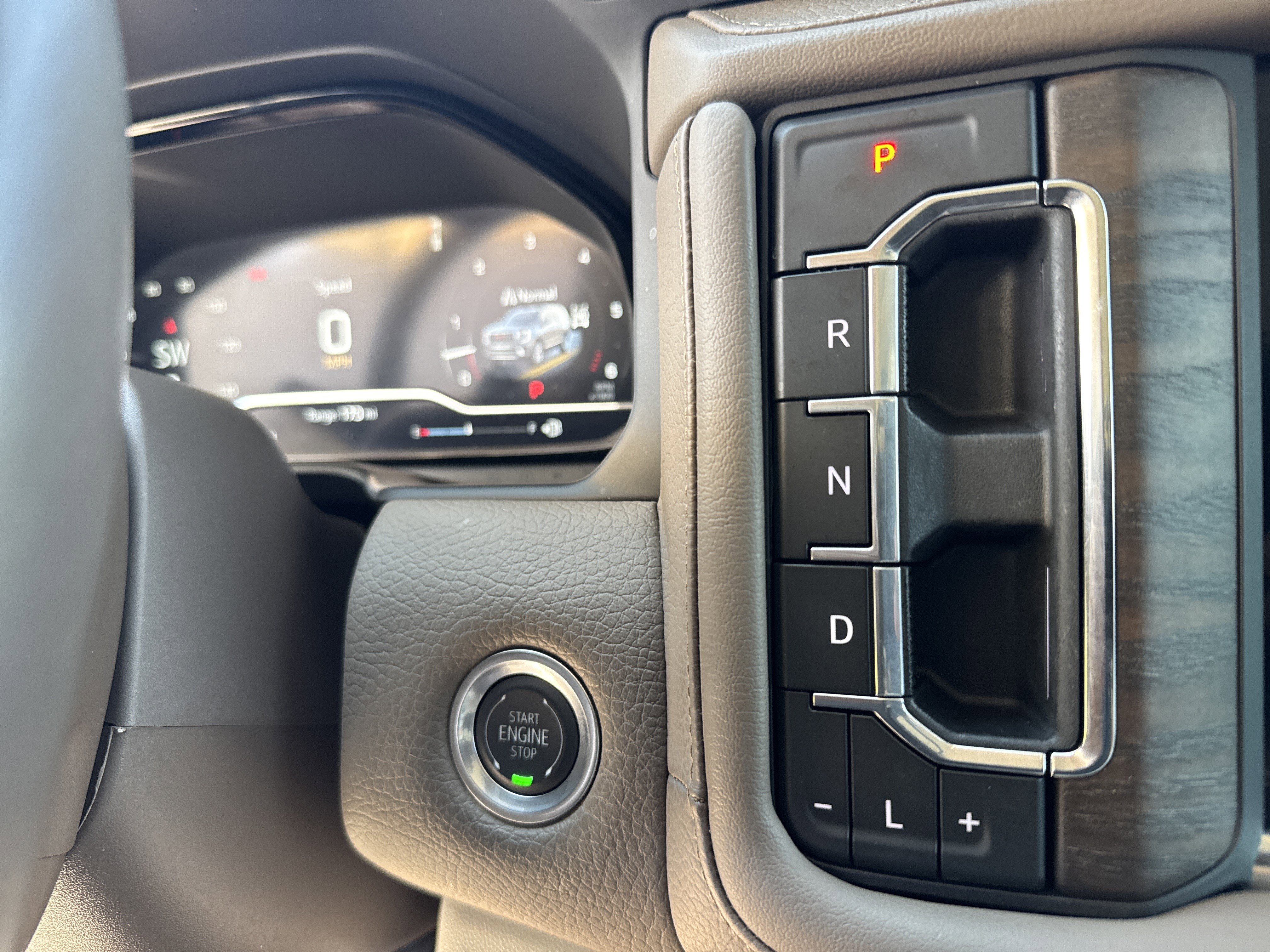 Used 2024 GMC Yukon XL Denali w/ Advanced Technology Package AWD/4WD image 27