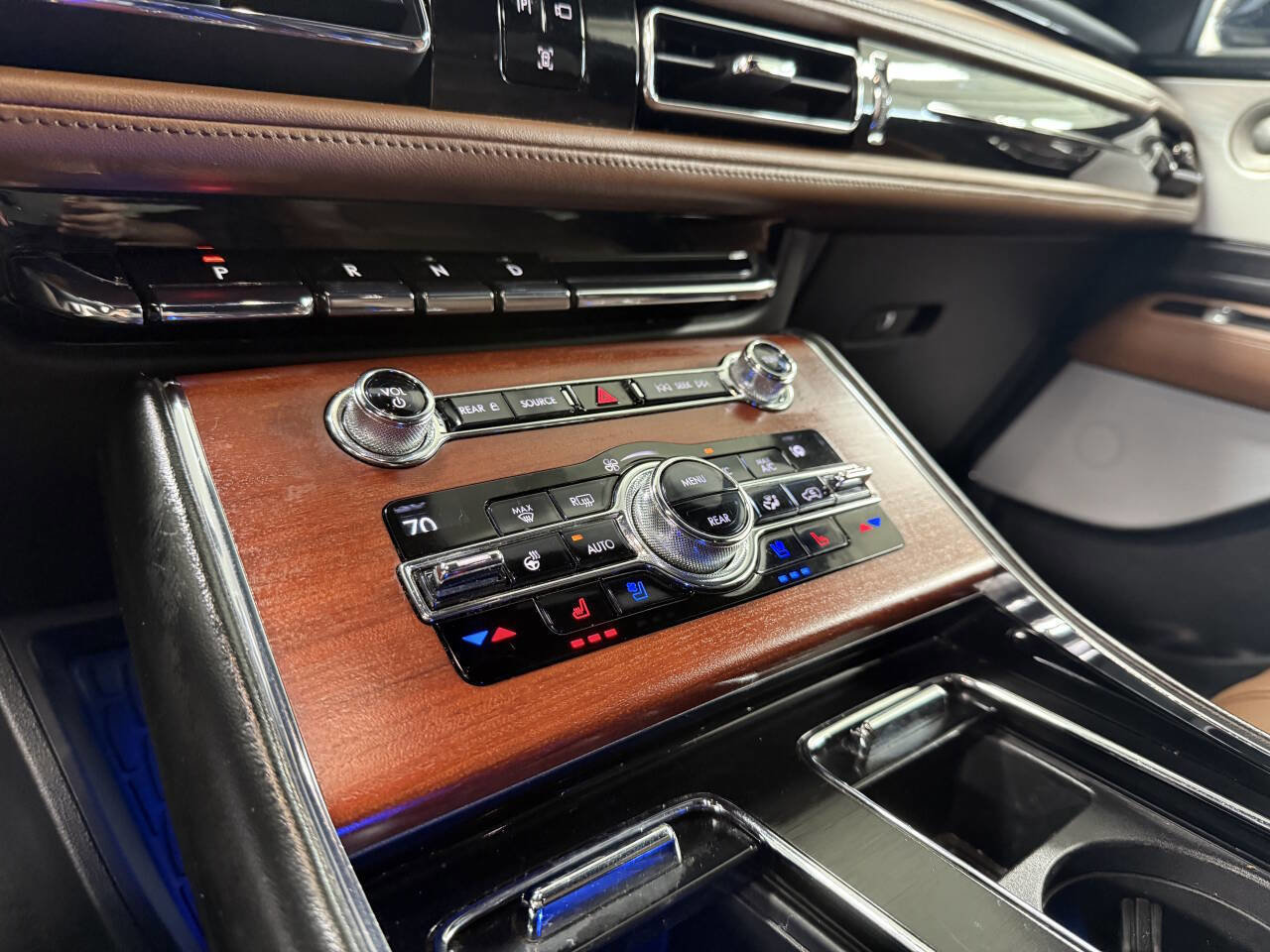 Used 2020 Lincoln Aviator Reserve w/ Equipment Group 202A image 16