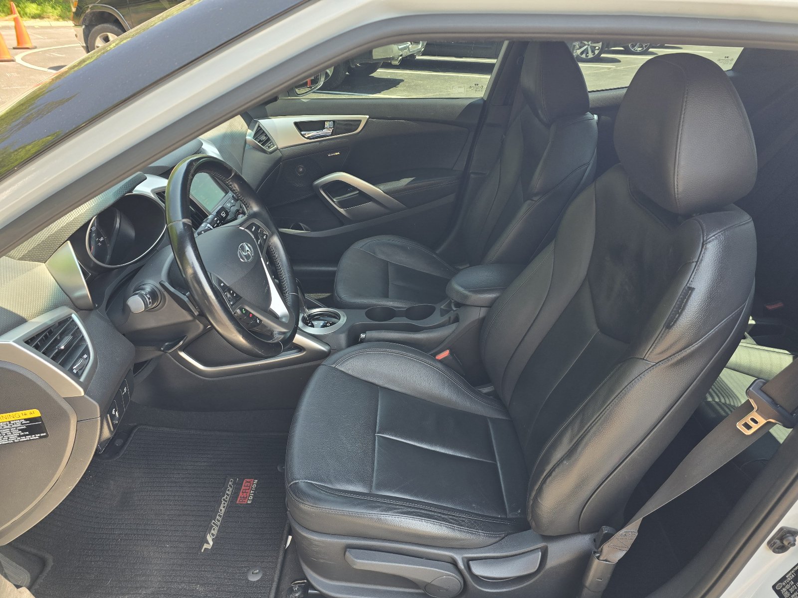 Used 2015 Hyundai Veloster RE:FLEX Edition FWD image 11