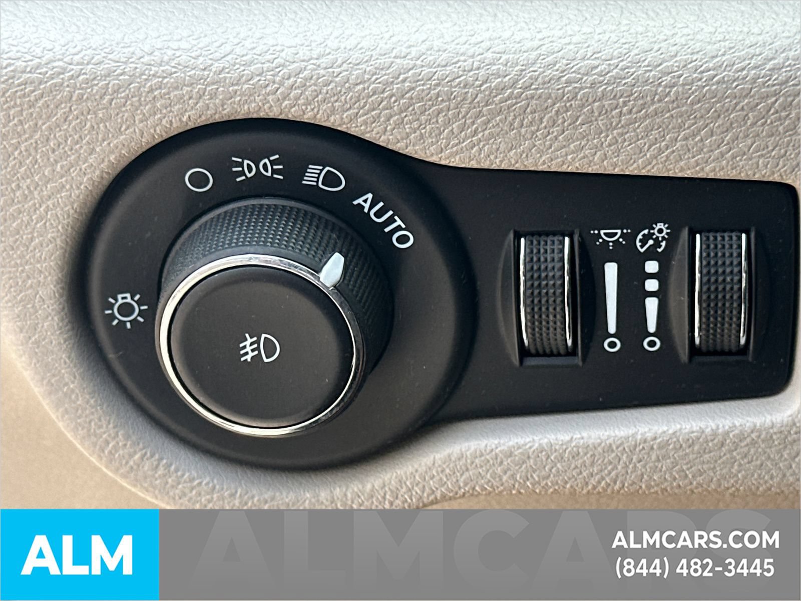 Used 2023 Chrysler Pacifica Touring-L FWD image 36