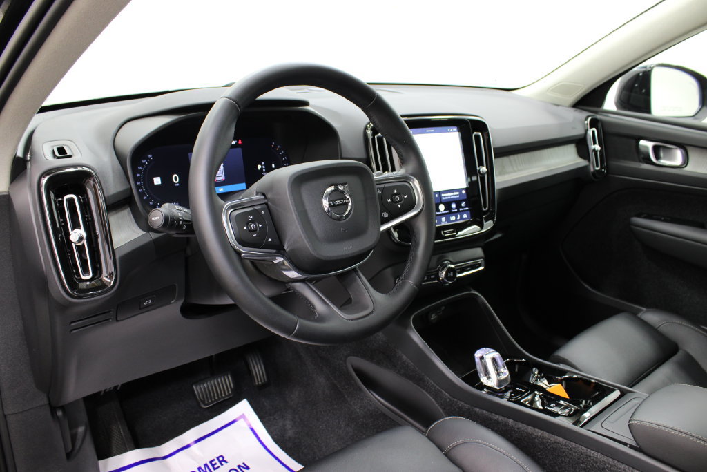 Certified 2026 Volvo XC40 B5 Plus AWD/4WD image 17