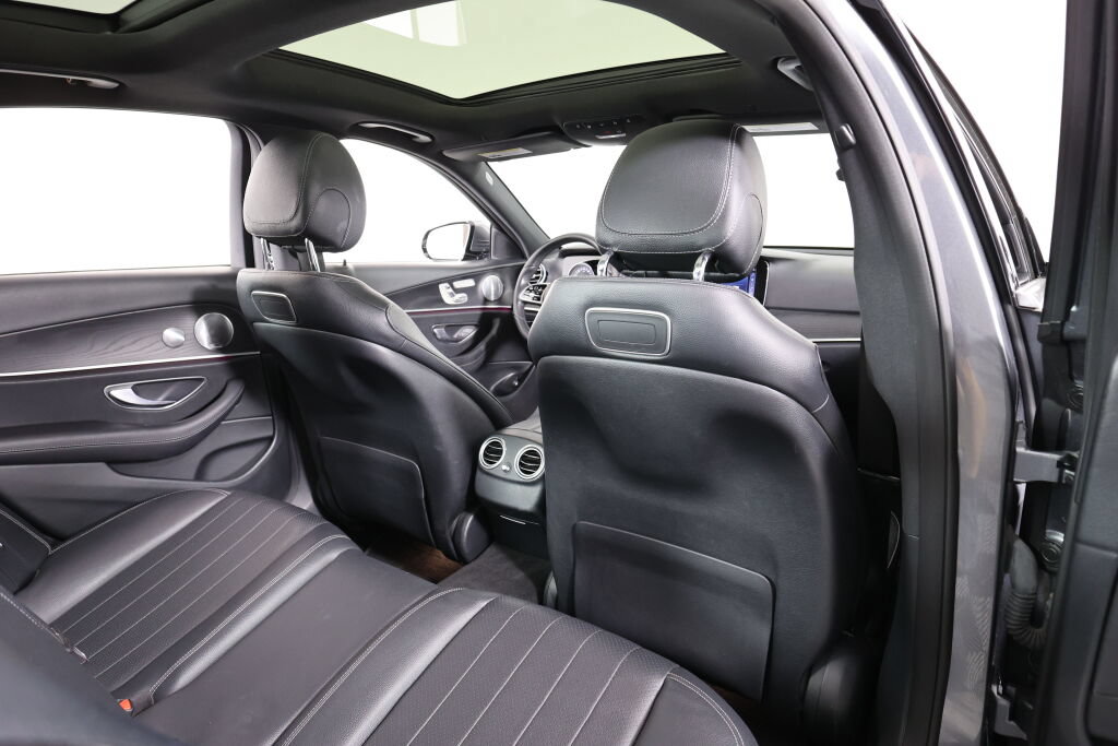 Used 2019 Mercedes-Benz E 300 4MATIC image 21