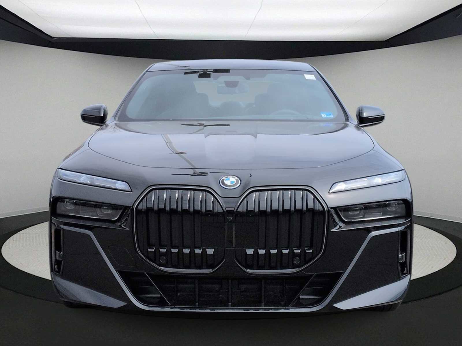 New 2026 BMW i7 xDrive60 w/ Executive Package image 3