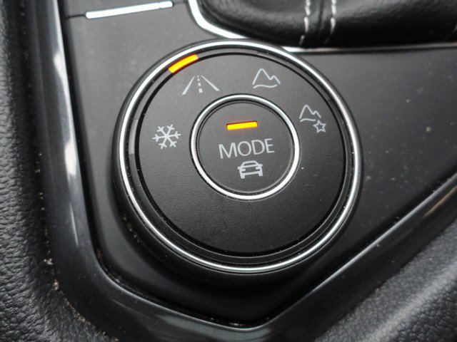Used 2022 Volkswagen Tiguan SE AWD/4WD image 19