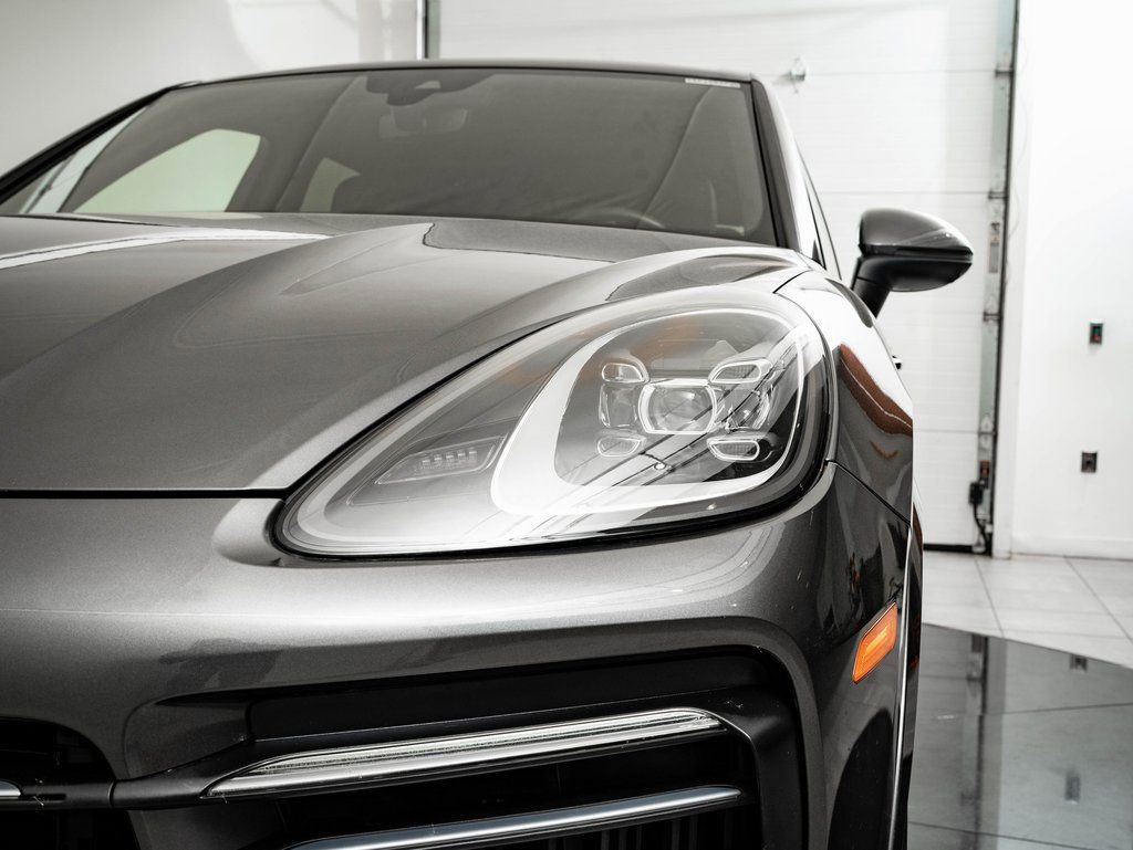 Certified 2022 Porsche Cayenne E-Hybrid w/ Premium Package image 15