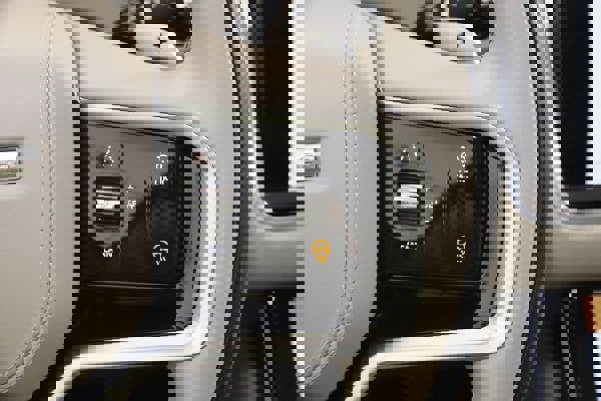 Used 2021 Land Rover Range Rover Velar R-Dynamic S image 38