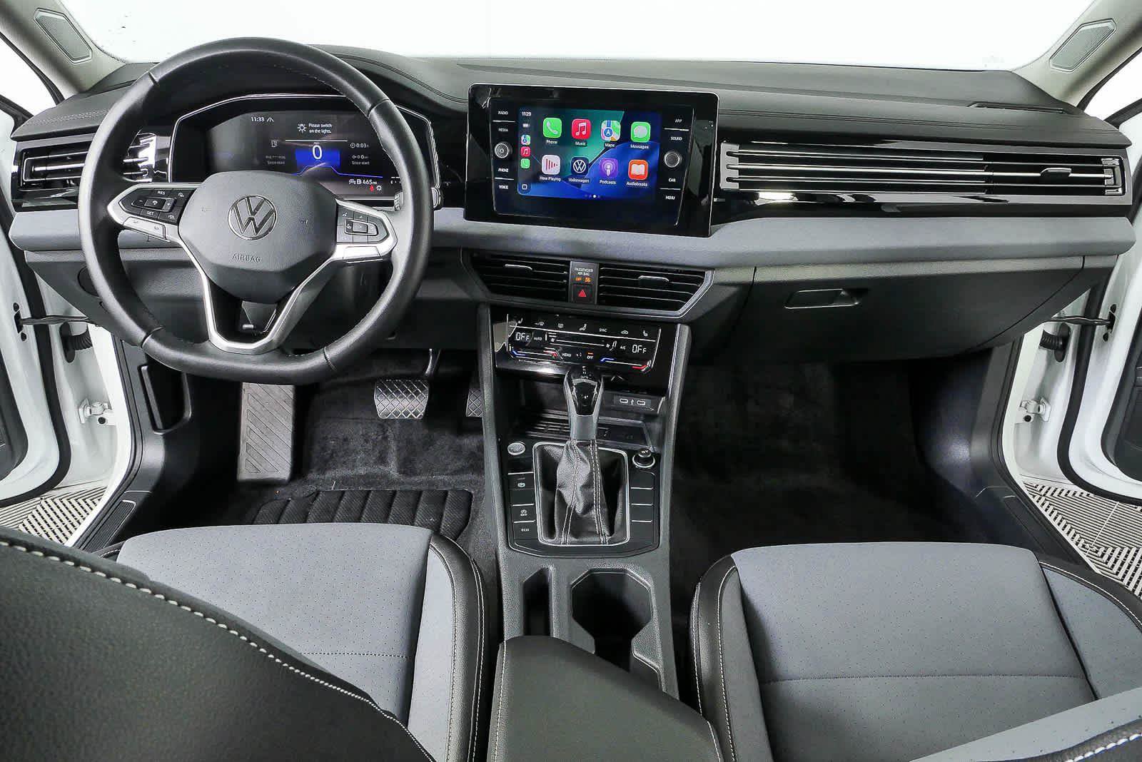 Certified 2025 Volkswagen Jetta SE FWD image 17