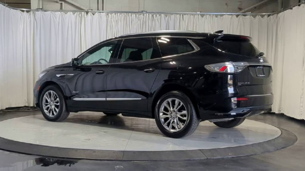 Used 2024 Buick Enclave Avenir w/ Avenir Technology Package AWD/4WD image 8