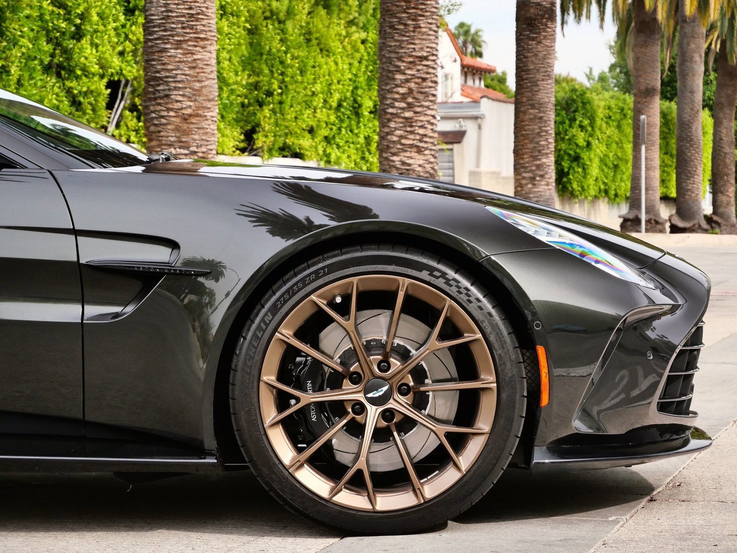 Used 2025 Aston Martin V8 Vantage Coupe image 4