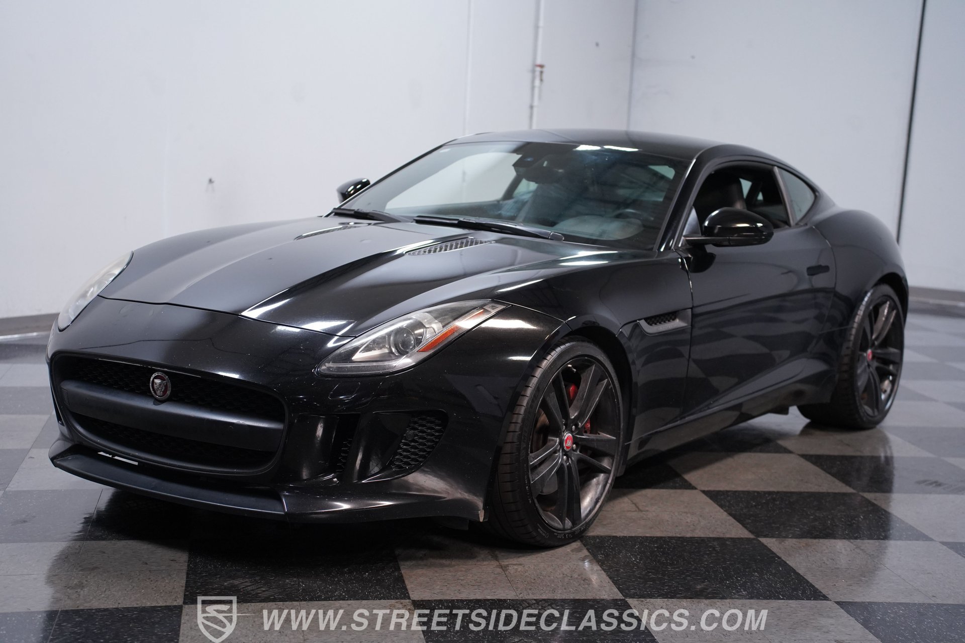 Used 2016 Jaguar F-TYPE Coupe RWD image 6