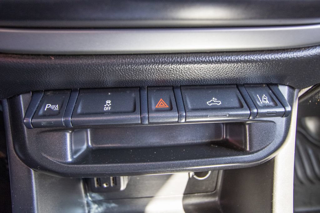 Used 2020 Chevrolet Colorado LT w/ Safety Package RWD image 31