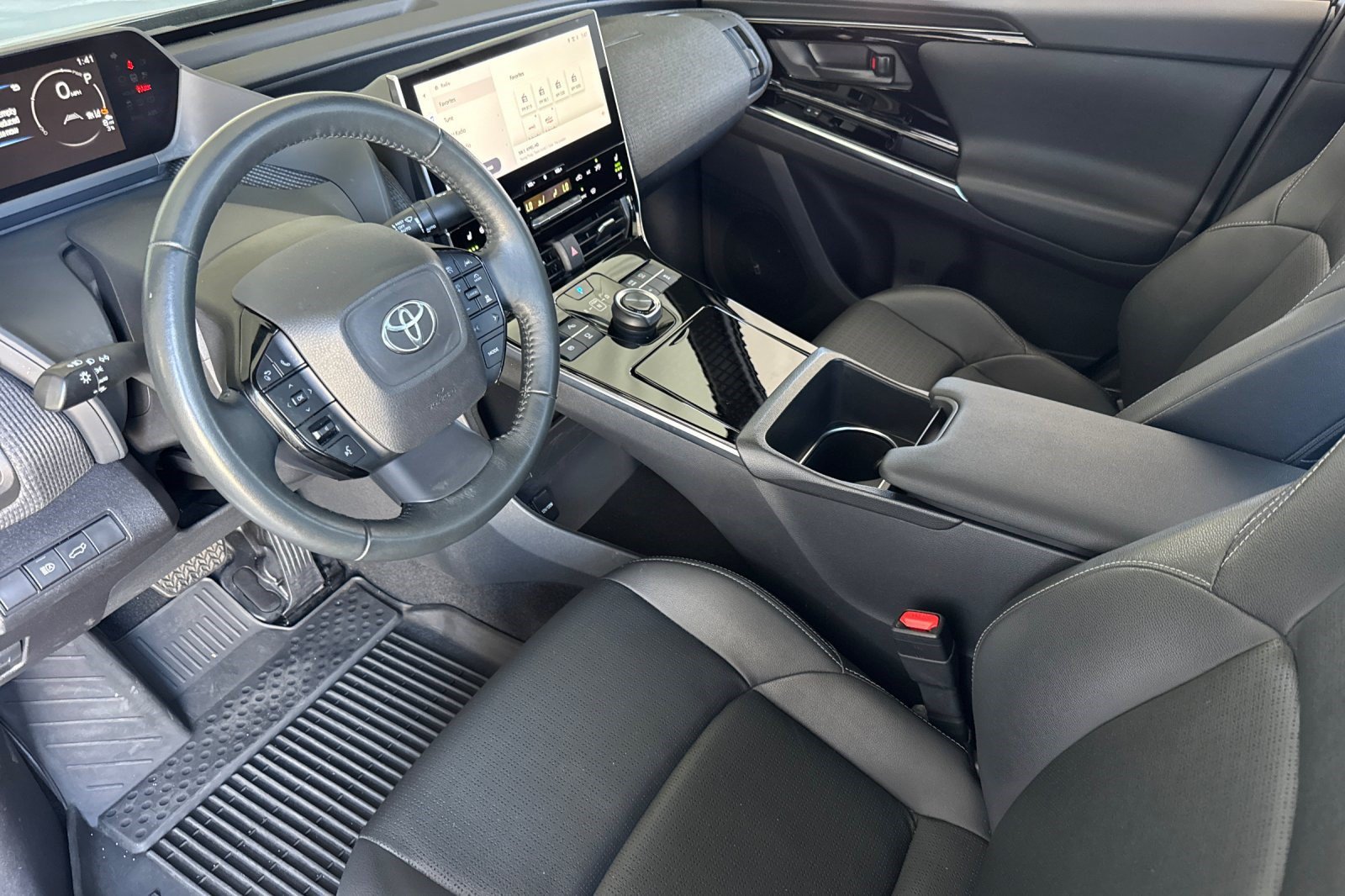 Used 2023 Toyota bZ4X FWD image 4