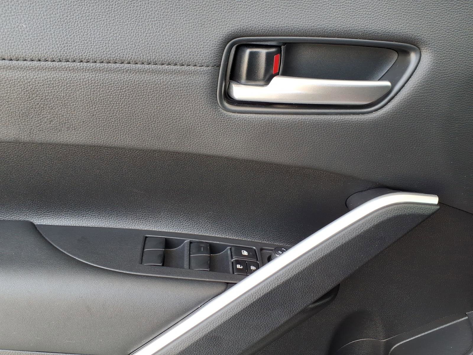 Used 2023 Toyota Corolla Cross XLE FWD image 33