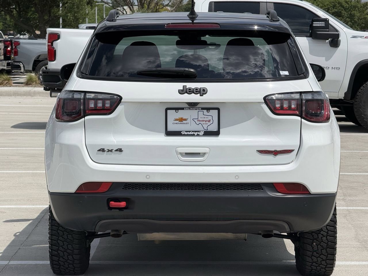 Used 2025 Jeep Compass Trailhawk AWD/4WD image 5