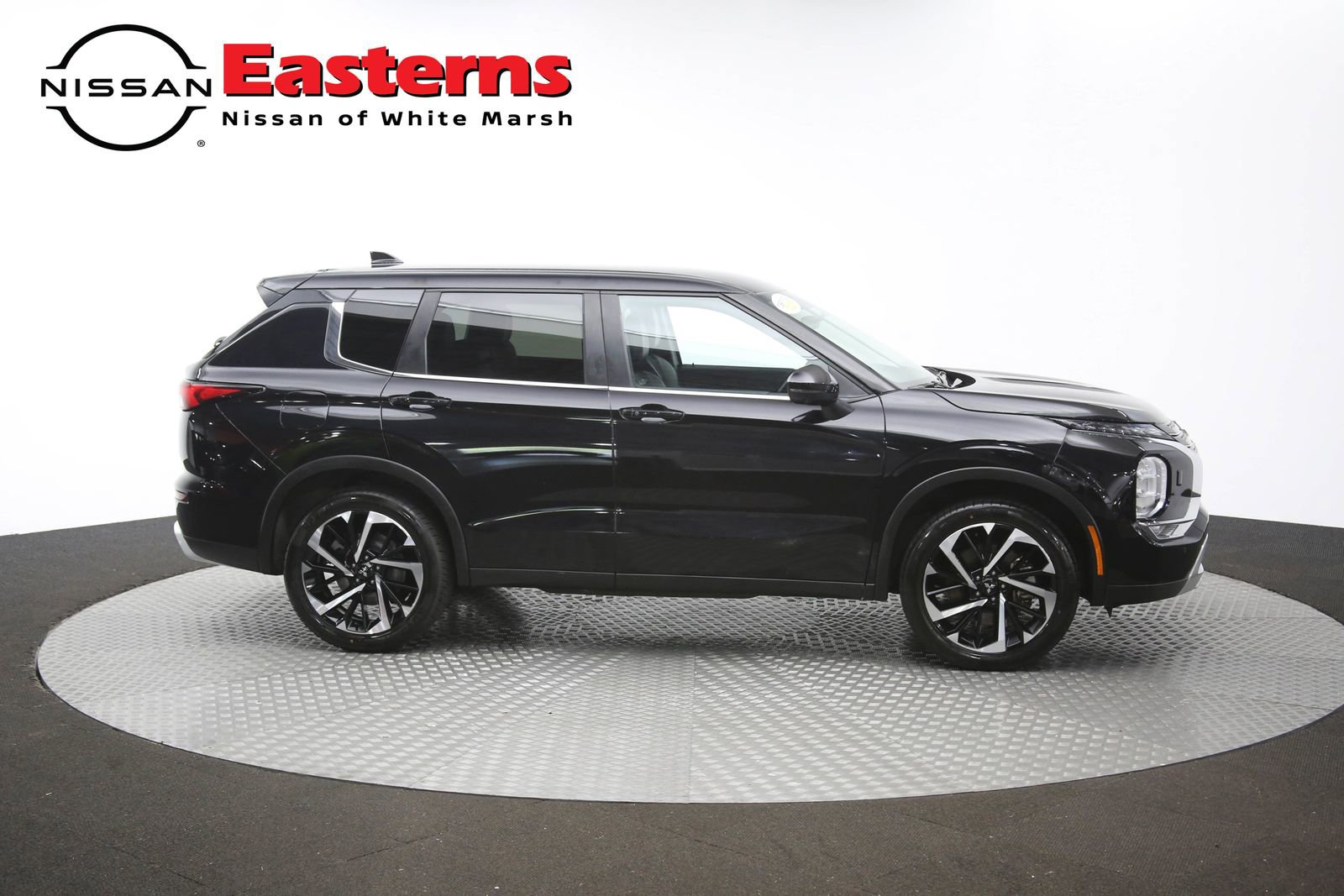 Used 2024 Mitsubishi Outlander AWD image 45