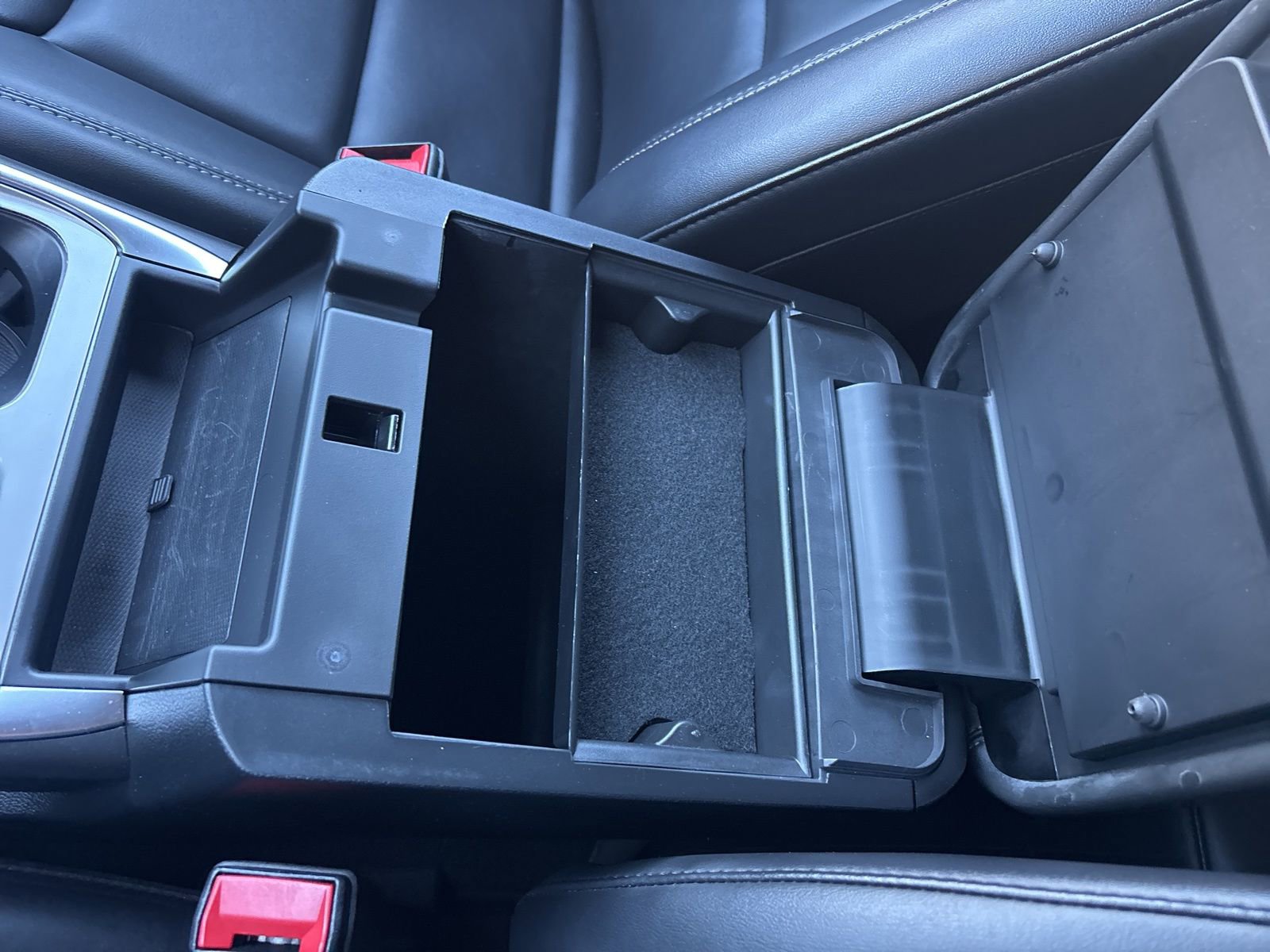 Certified 2022 Ford Explorer XLT w/ Equipment Group 202A image 33