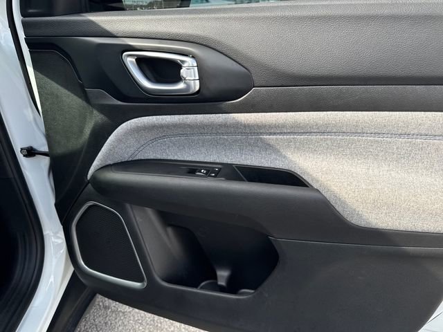 Used 2024 Jeep Compass Sport image 28