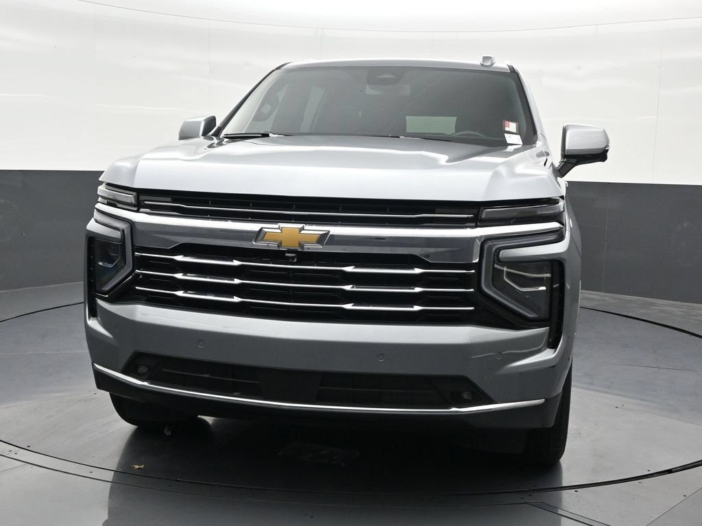 Used 2025 Chevrolet Suburban LT w/ Comfort Package RWD image 9